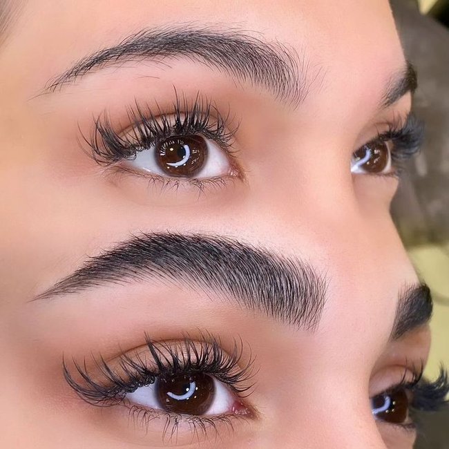Antes y después extensión de cejas